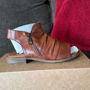 Mix Mooz sandals size 8.5 new in box